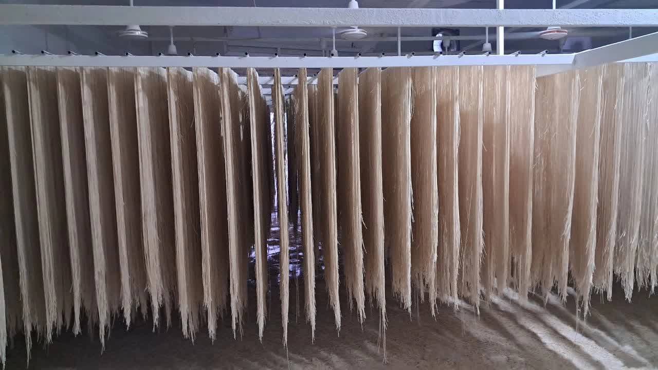 رشته تفت داده پلویی رشته تفت داده پلویی